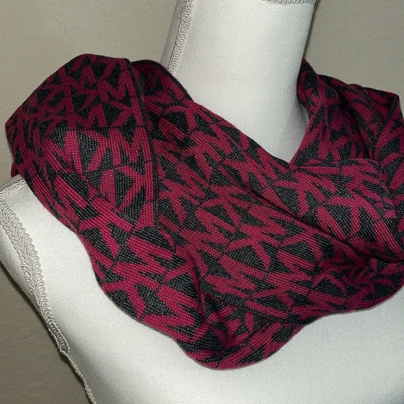 Michael Michael Kors Womens Logo Acrylic Infinity Scarf 60 x 9 Raspberry/Gray - Picture 5 of 8